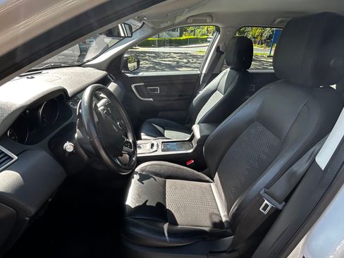 Used 2017 Land Rover Discovery Sport SE image 6