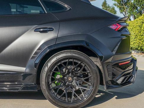 Used 2021 Lamborghini Urus image 32
