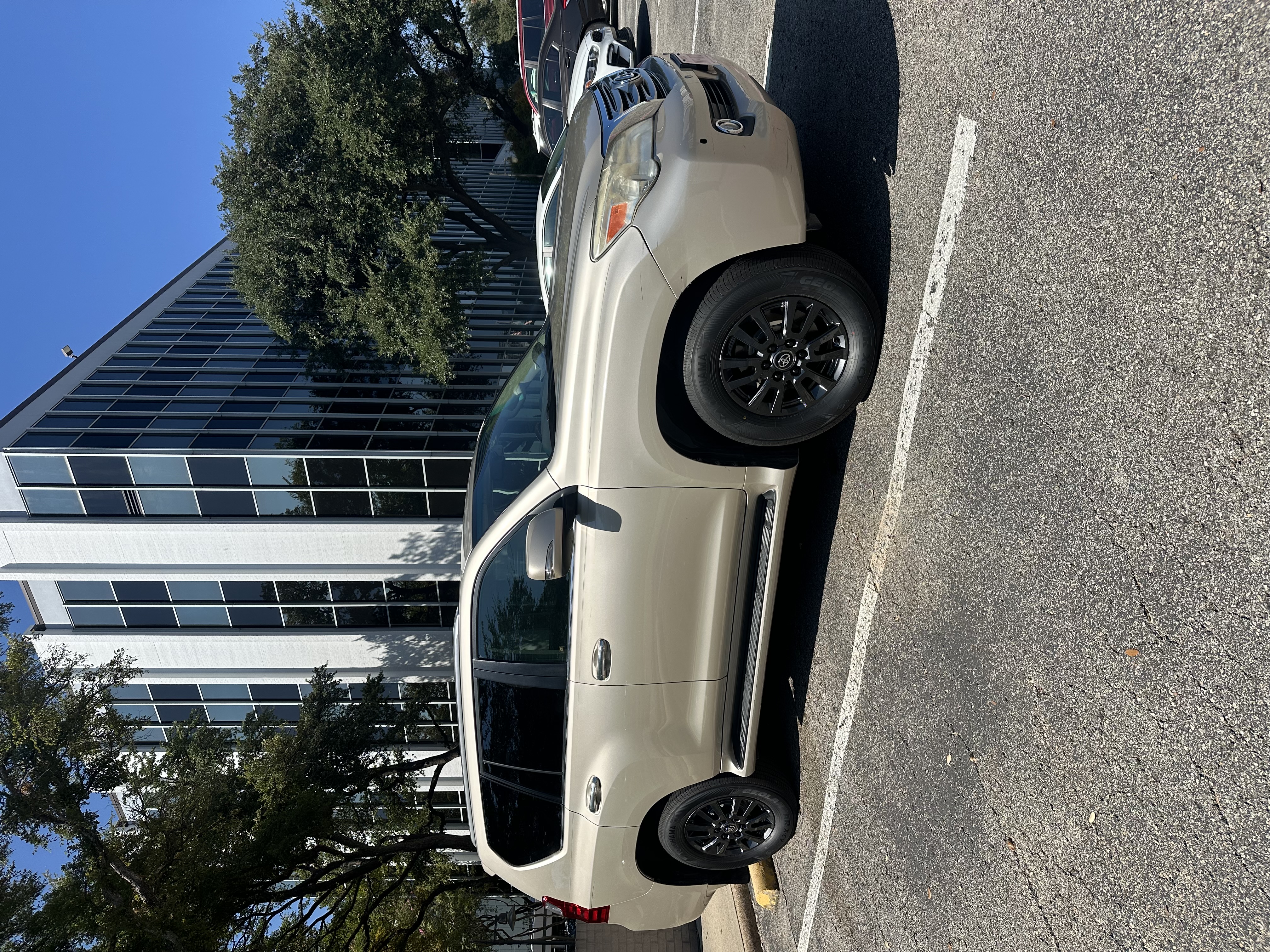 Used 2011 Lexus GX 460 w/ Comfort Plus Pkg AWD/4WD image 1