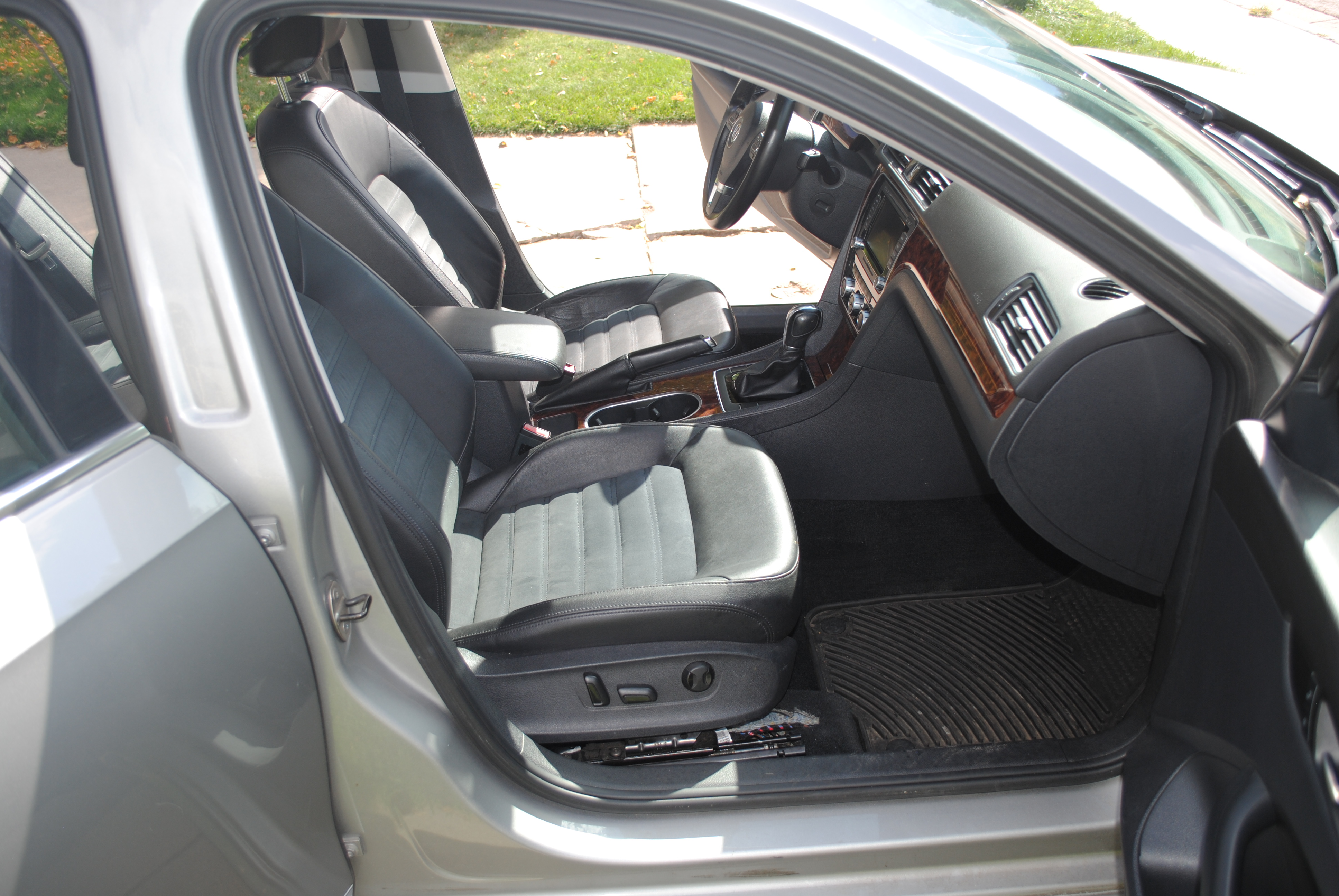 Used 2013 Volkswagen Passat TDI SEL Premium FWD image 18