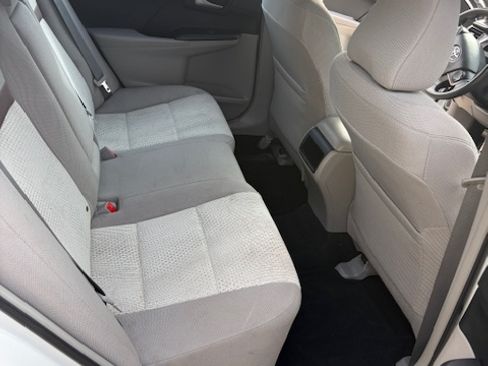 Used 2014 Toyota Camry LE image 12