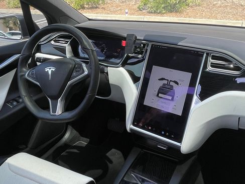 Used 2016 Tesla Model X 75D image 8