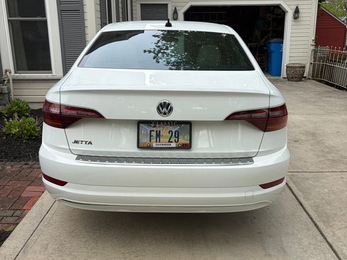 Used 2019 Volkswagen Jetta SEL w/ Cold Weather Package FWD image 4