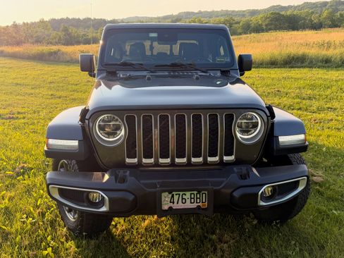 Used 2020 Jeep Gladiator Overland AWD/4WD image 4