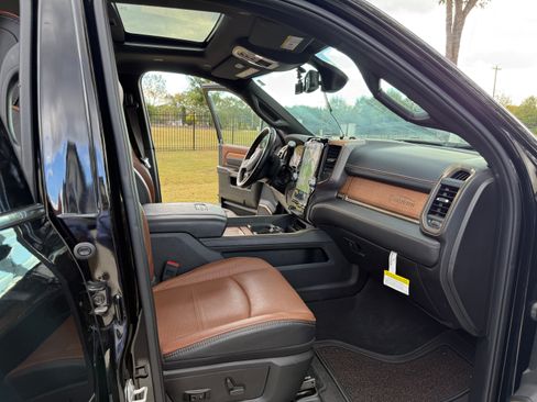 Used 2024 RAM 2500 Limited w/ Towing Technology Group image 15