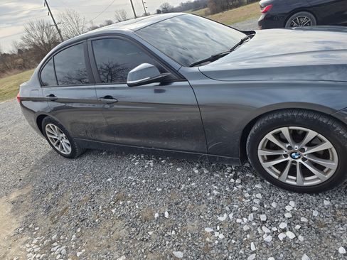 Used 2018 BMW 320i xDrive 320i xDrive Sedan 4D w/ Convenience Package image 2