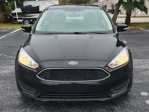 Used 2017 Ford Focus SE image 1