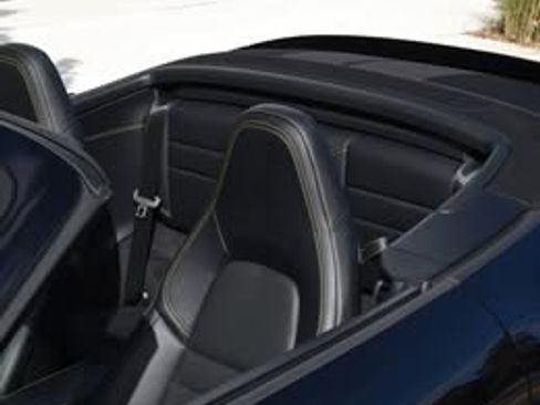 Used 2022 Porsche 911 Carrera image 6