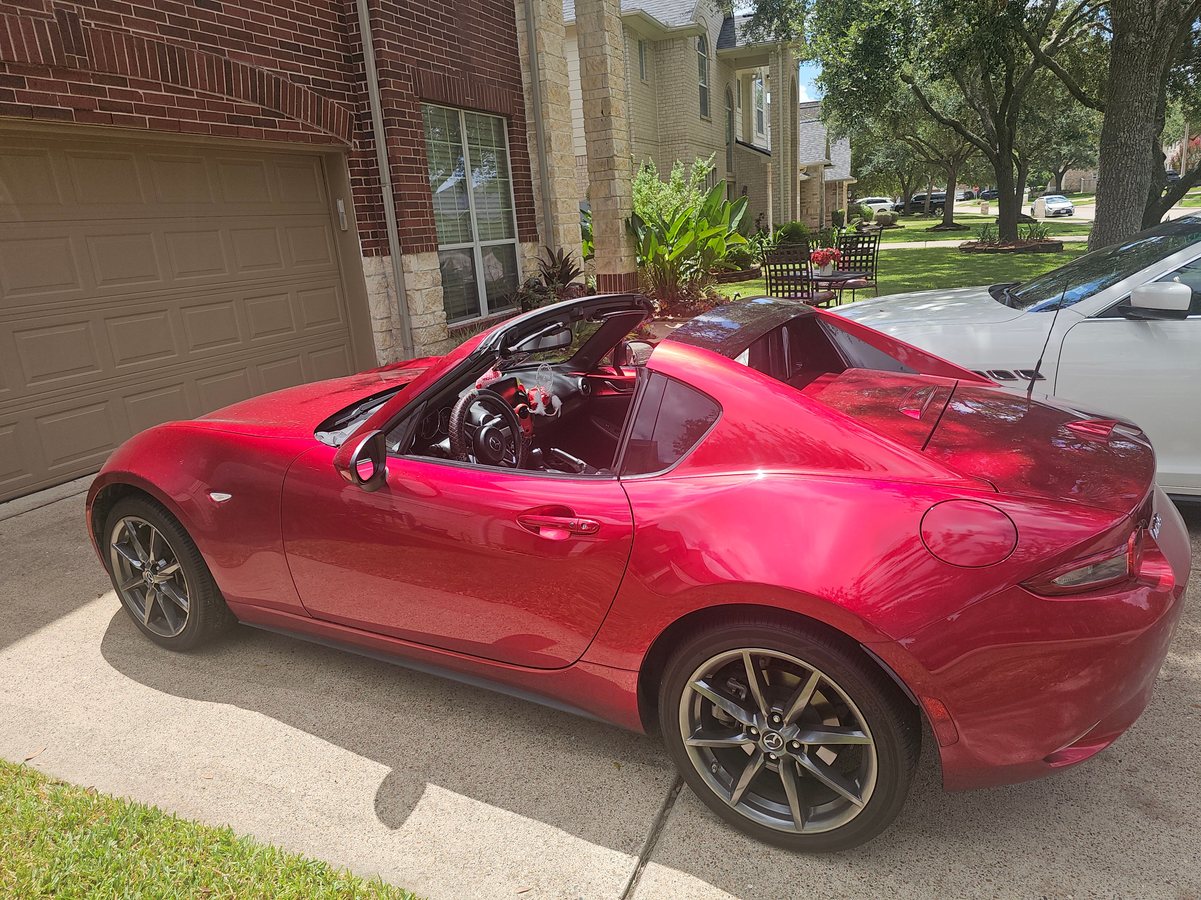 Used 2019 MAZDA MX-5 Miata RF Grand Touring RWD image 2