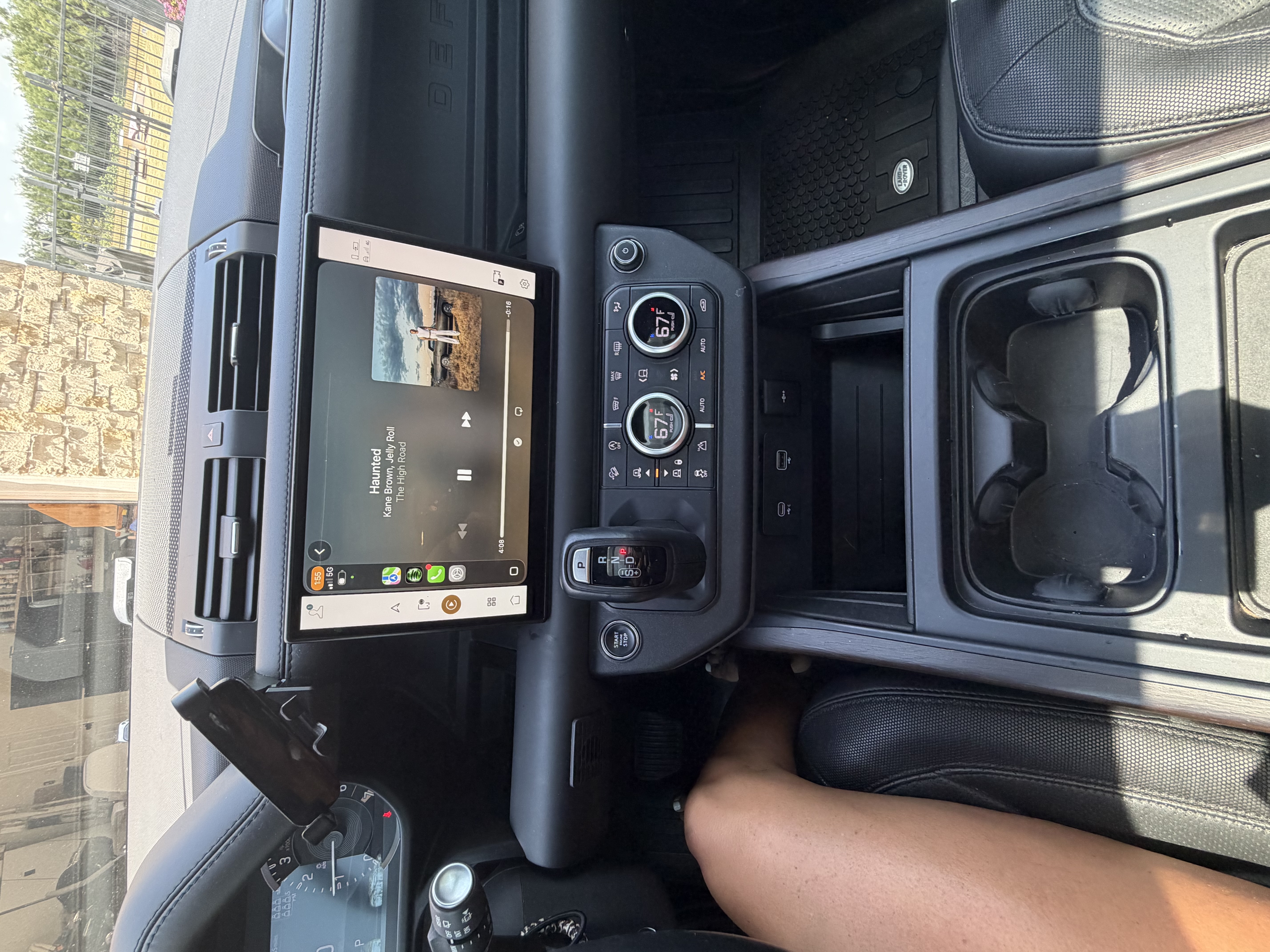 Used 2023 Land Rover Defender 130 X-Dynamic SE AWD/4WD image 4