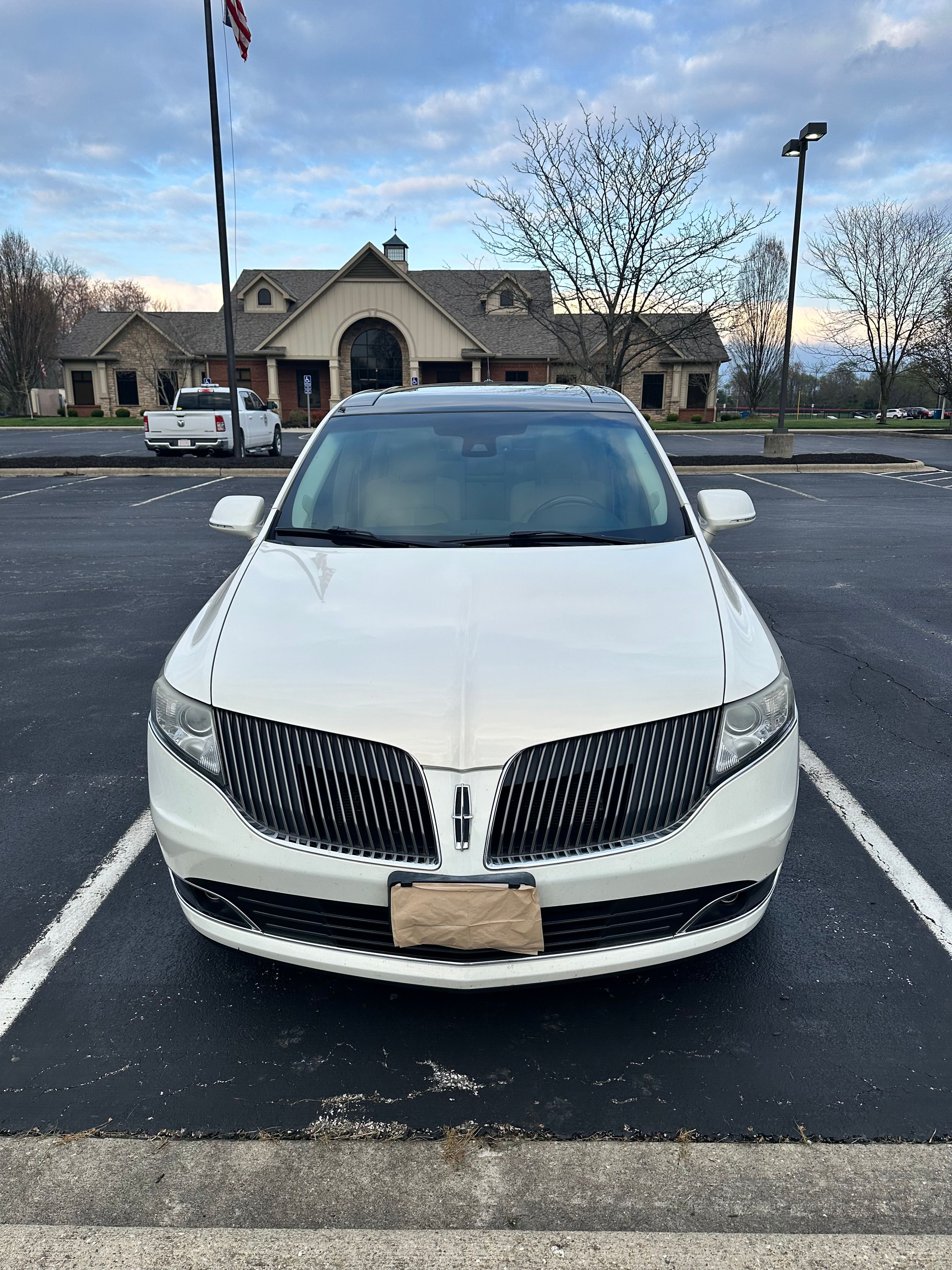 Used 2013 Lincoln MKT AWD image 8