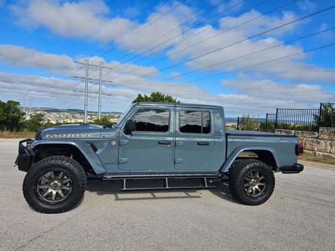 Used 2025 Jeep Gladiator Mojave image 15