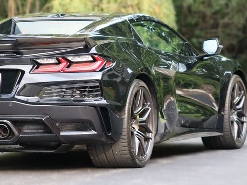 Used 2023 Chevrolet Corvette Z06 w/ Stealth Interior Trim Package RWD image 19