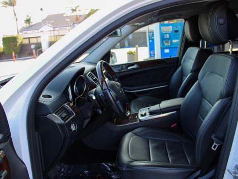 Used 2015 Mercedes-Benz GL 550 4MATIC image 14