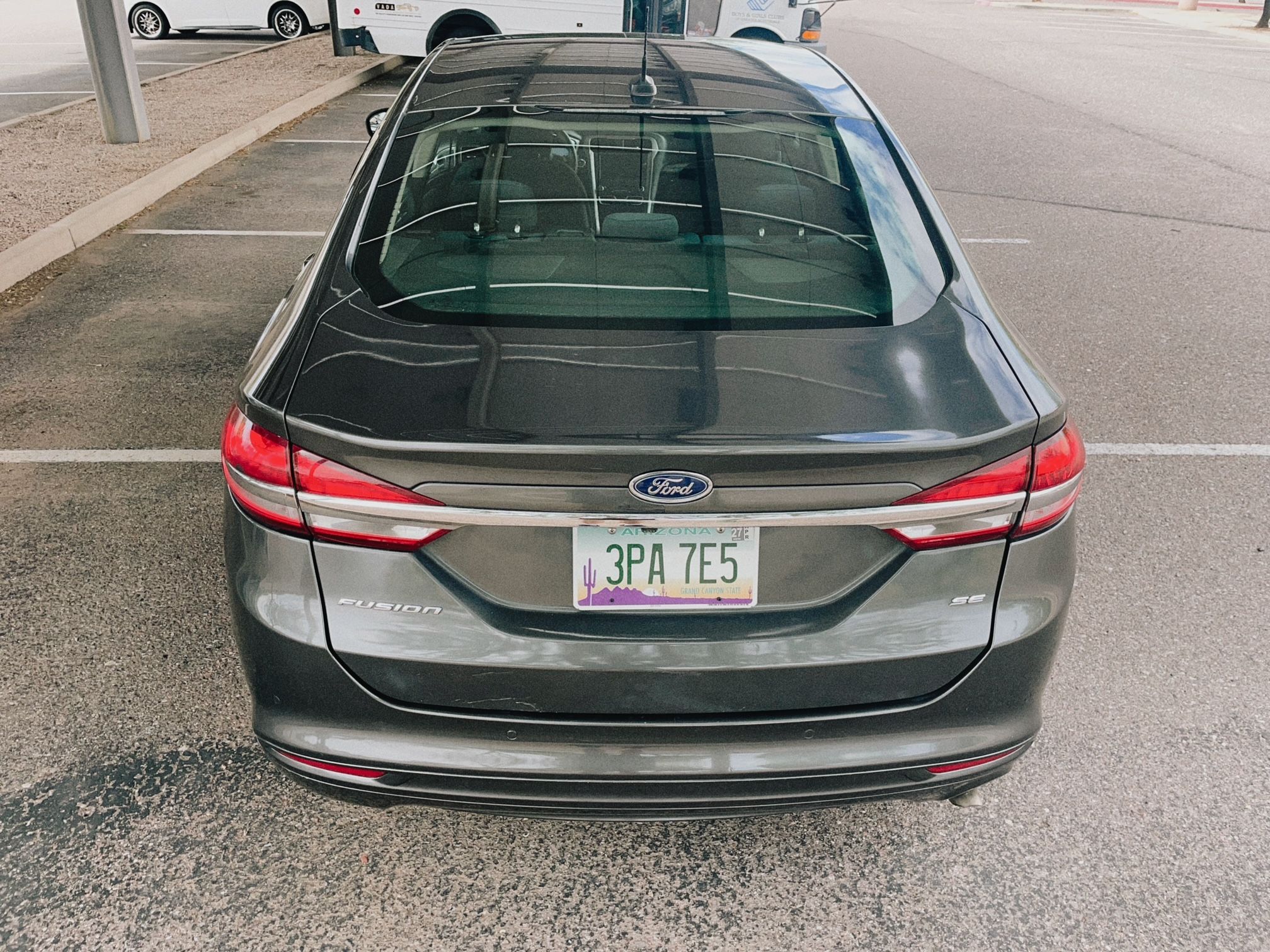 Used 2017 Ford Fusion SE w/ Fusion SE Technology Package FWD image 5