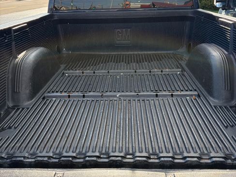 Used 2006 Chevrolet Silverado 2500 LT w/ Heavy-Duty Power Package image 11