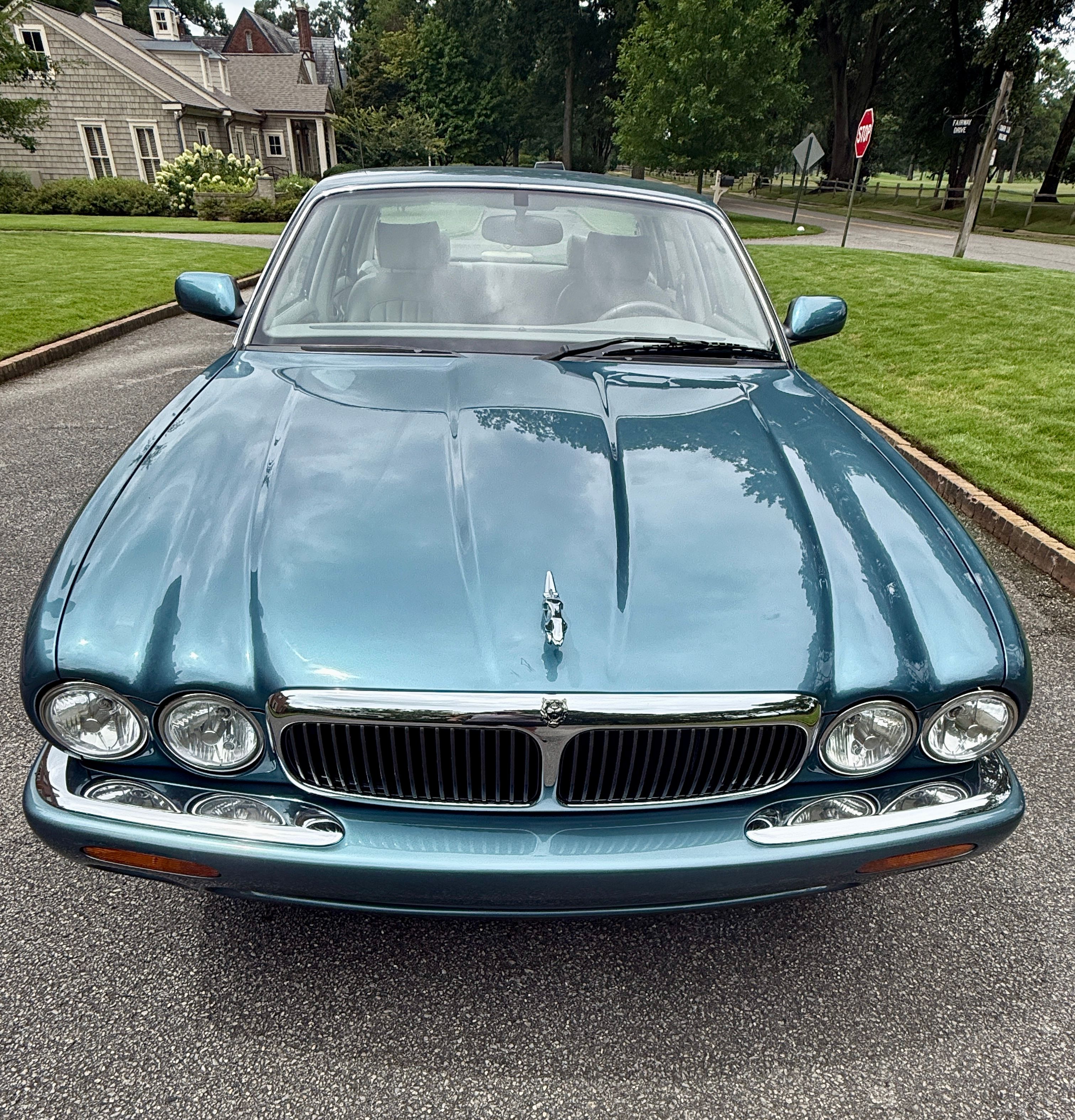 Used 1999 Jaguar XJ8 RWD image 2