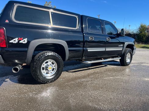 Used 2006 Chevrolet Silverado 2500 LT w/ Heavy-Duty Power Package image 6