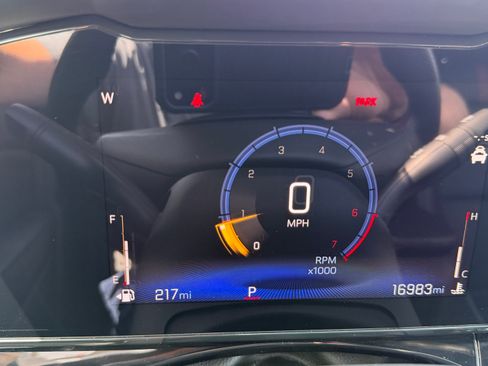 Used 2025 Chevrolet Trax RS w/ Sunroof Package FWD image 19