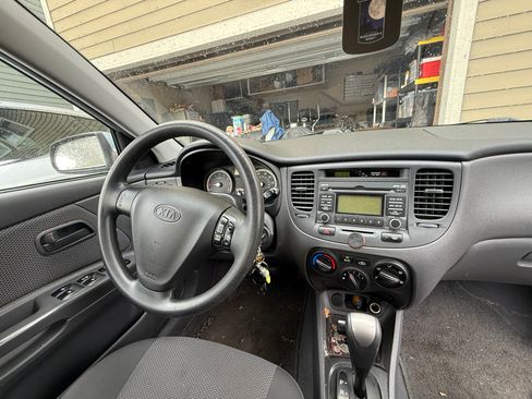 Used 2009 Kia Rio5 w/ PWR Pkg image 9