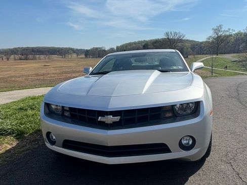 Used 2010 Chevrolet Camaro LT RWD image 2