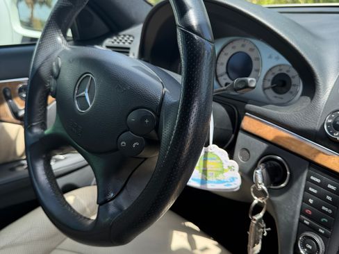 Used 2009 Mercedes-Benz E 550 Sedan image 23