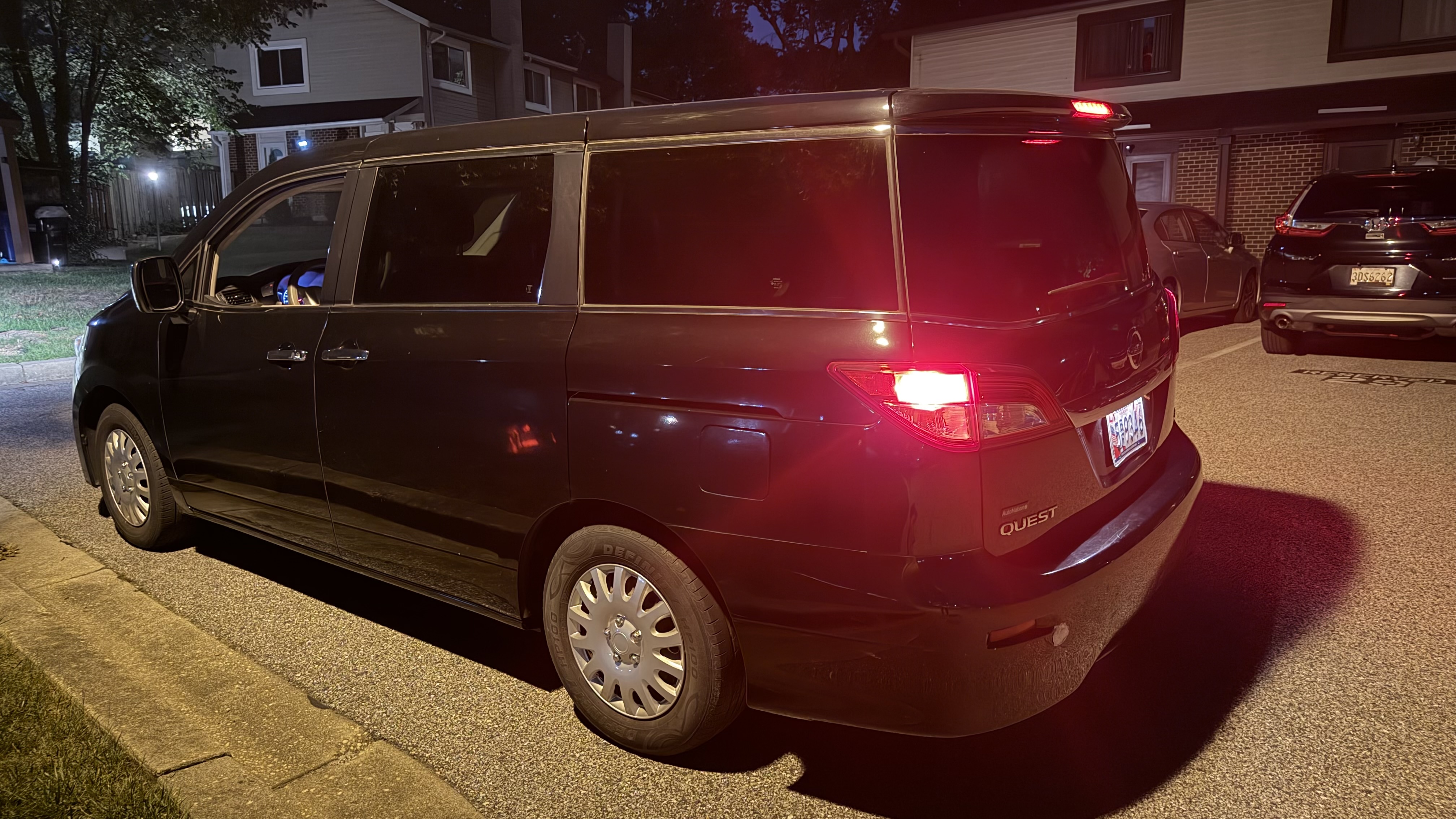 Used 2012 Nissan Quest S FWD image 10