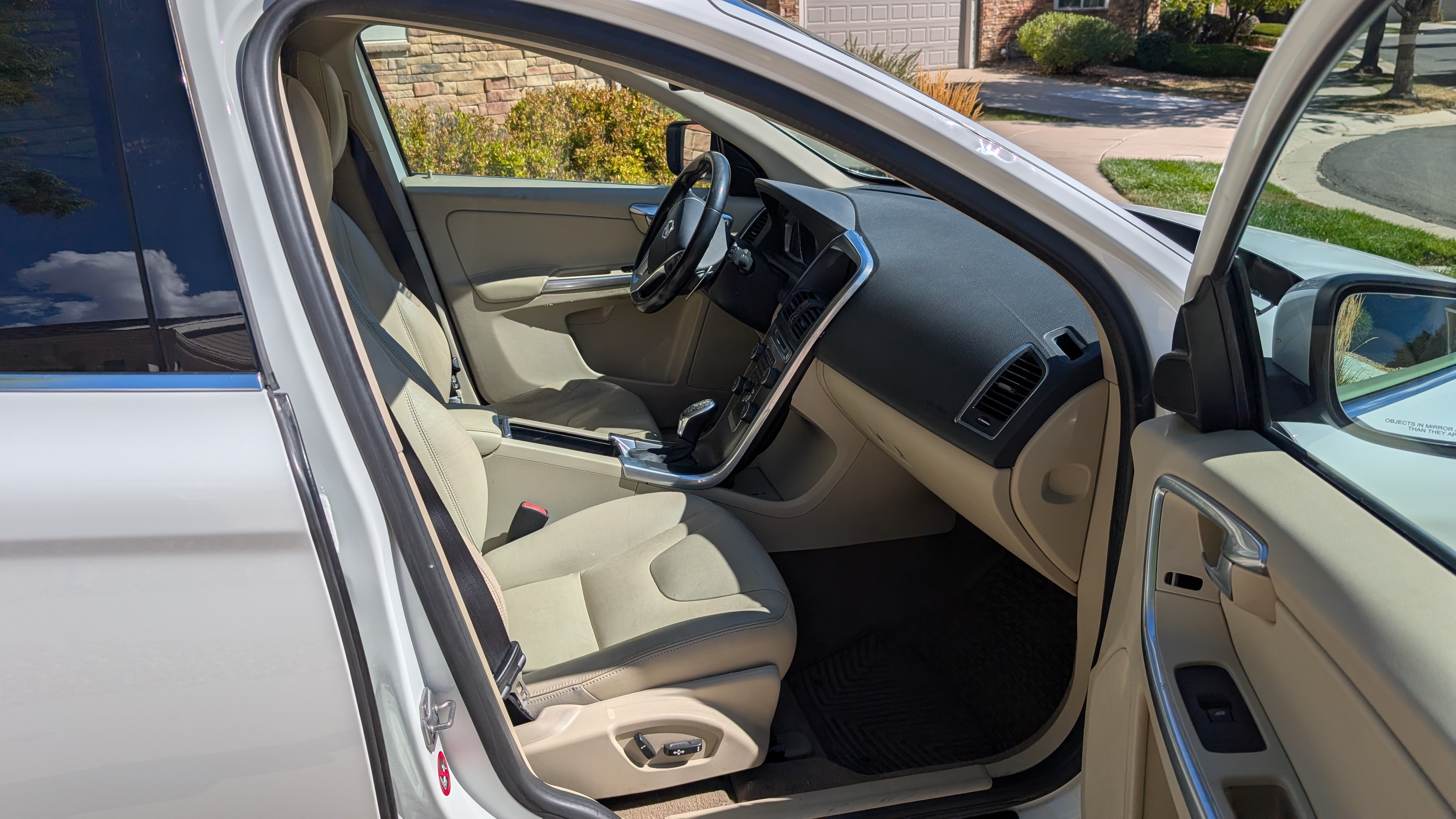 Used 2015 Volvo XC60 T6 AWD/4WD image 9