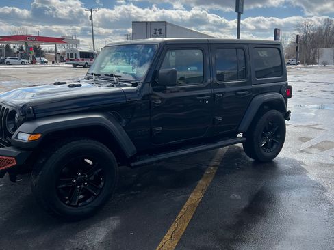 Used 2020 Jeep Wrangler Unlimited Sport image 2