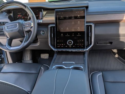 Used 2025 GMC Acadia Denali w/ Super Cruise Package image 12