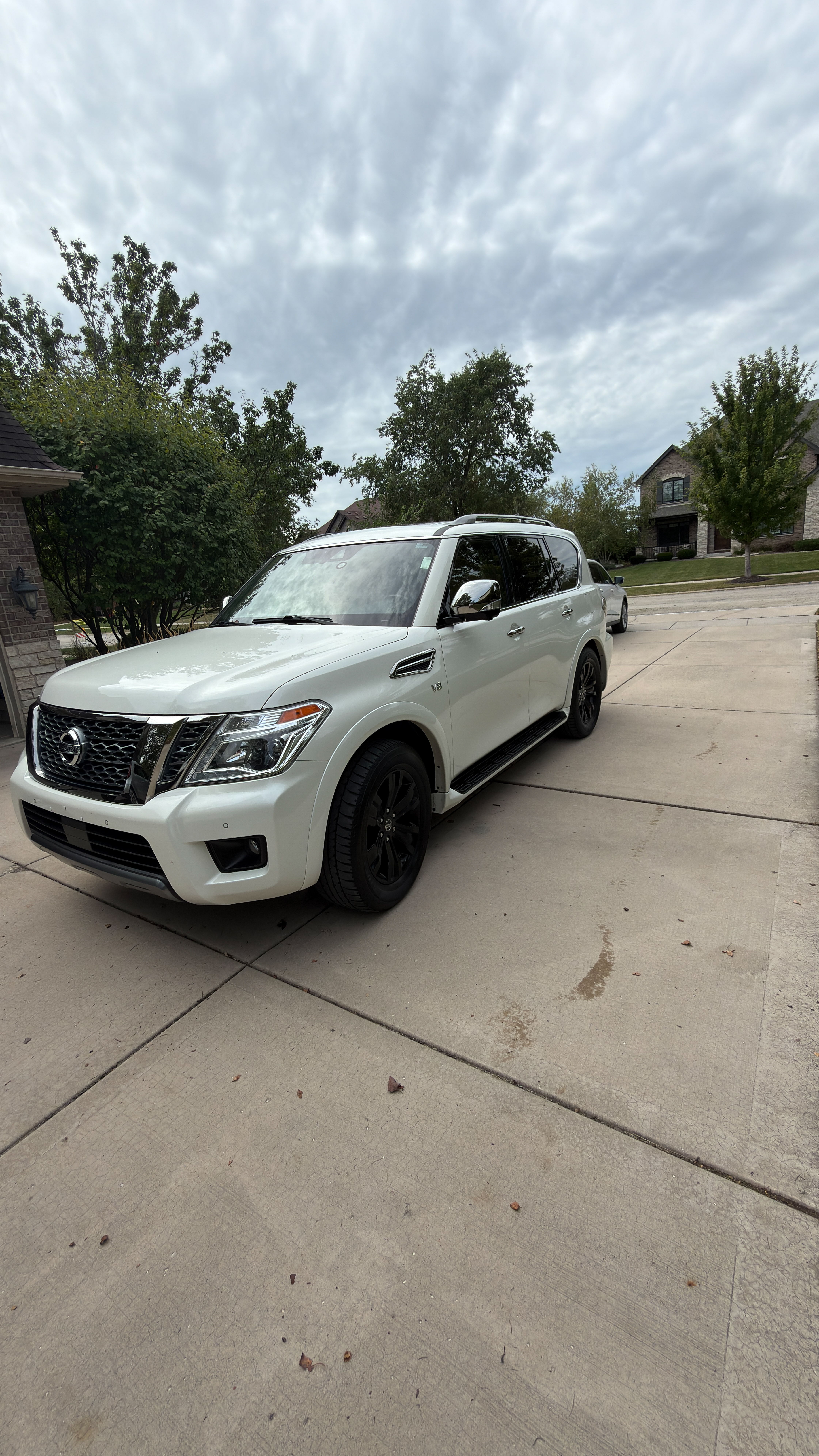 Used 2019 Nissan Armada Platinum w/ Captain's Chairs Package AWD/4WD image 4