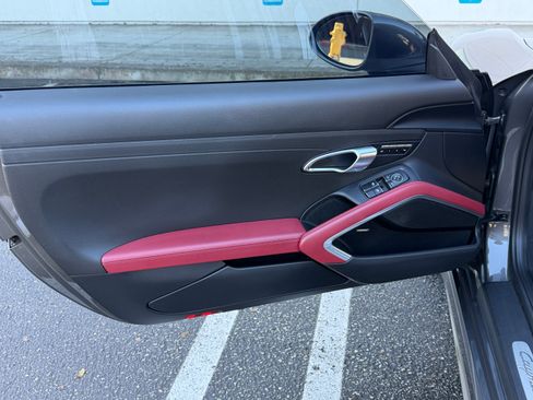 Used 2019 Porsche 718 Cayman S image 15