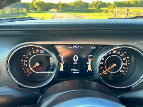 Used 2018 Jeep Wrangler Unlimited Sahara image 24