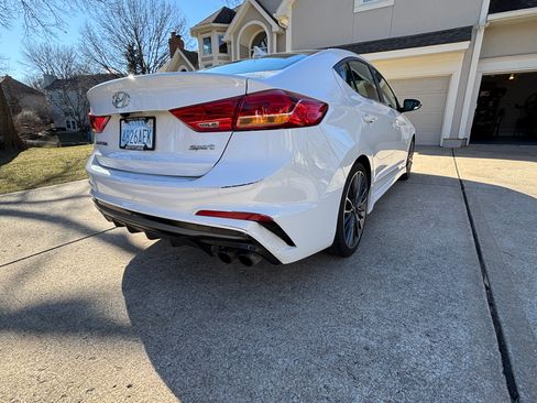 Used 2018 Hyundai Elantra Sport image 5