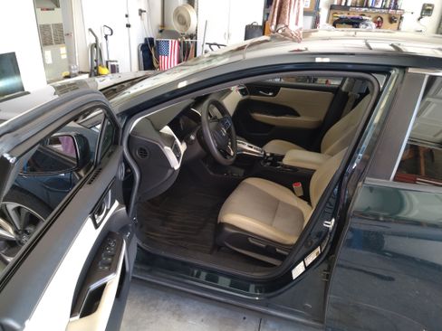 Used 2018 Honda Clarity Plug-In Hybrid image 2