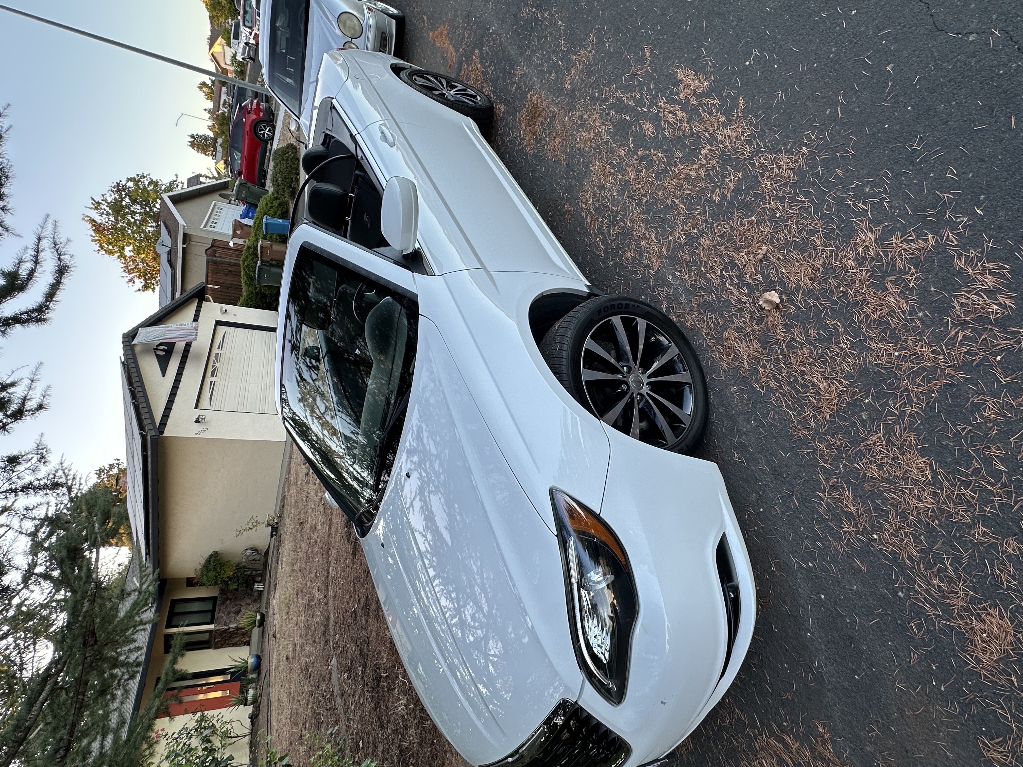 Used 2013 Chrysler 200 S FWD image 4