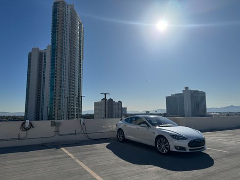 Used 2016 Tesla Model S P90D image 17