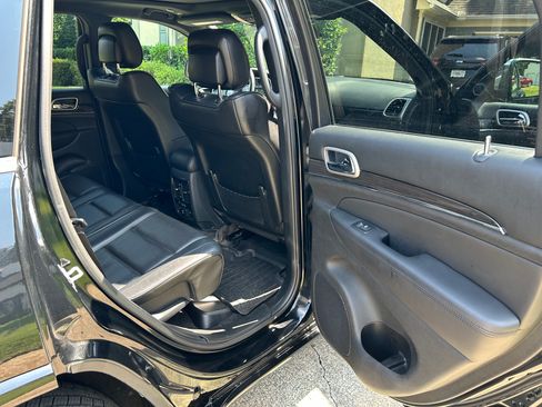 Used 2018 Jeep Grand Cherokee Overland RWD image 21
