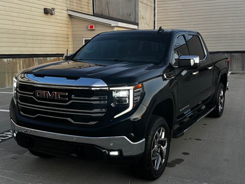 Used 2022 GMC Sierra 1500 SLT w/ SLT Premium Plus Package image 1