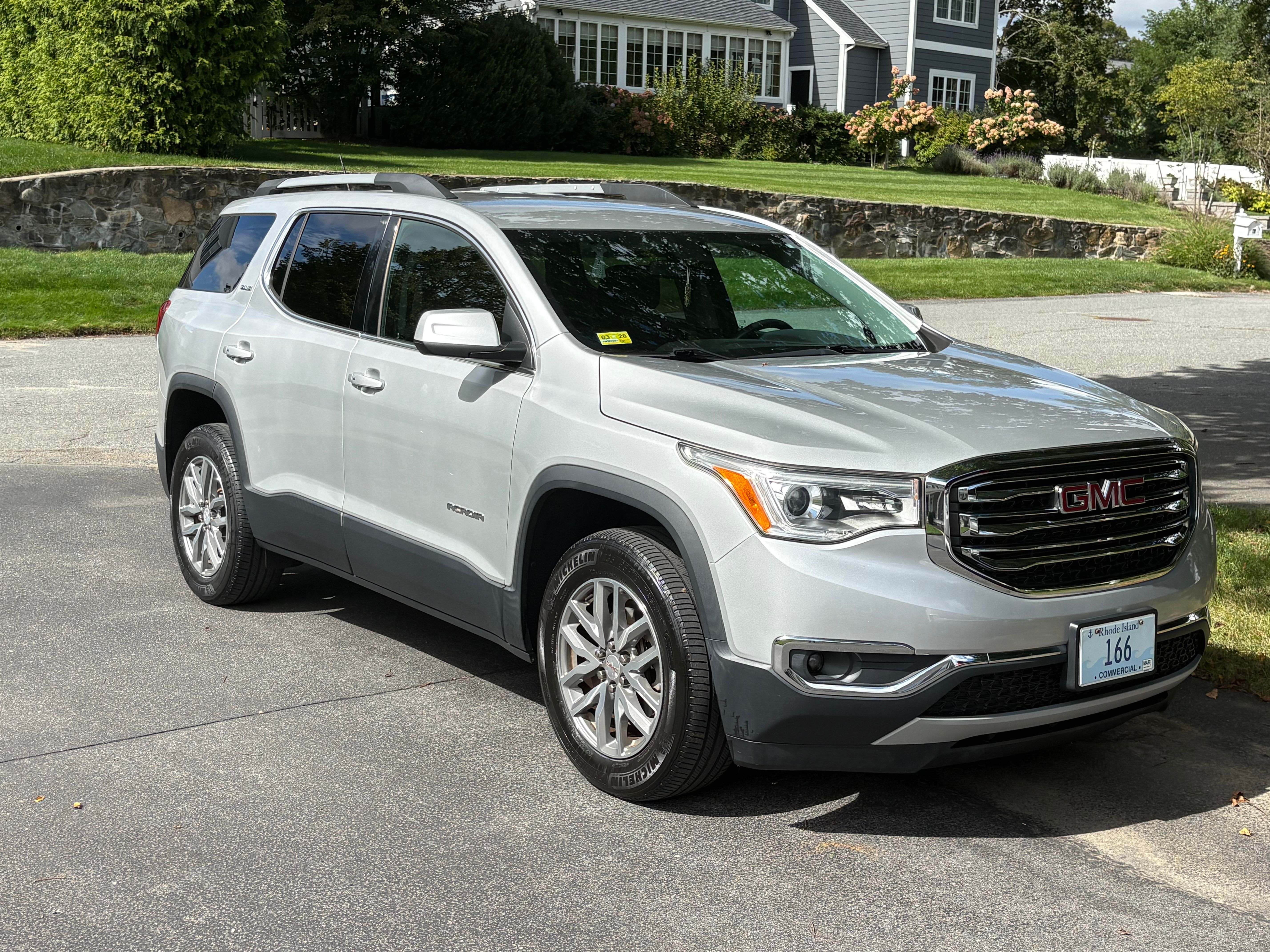 Used 2017 GMC Acadia SLE w/ Driver Alert Package I AWD/4WD image 4