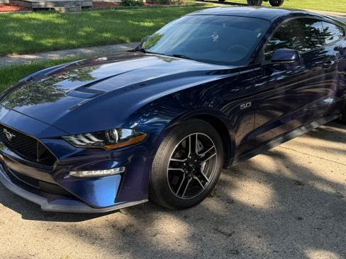 Used 2018 Ford Mustang GT RWD image 1