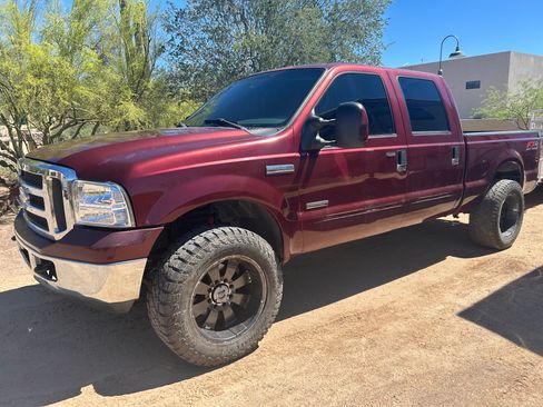 Used 2005 Ford F250 Lariat image 2