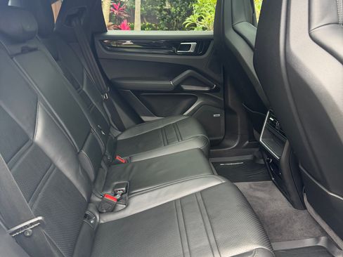 Used 2020 Porsche Cayenne image 13