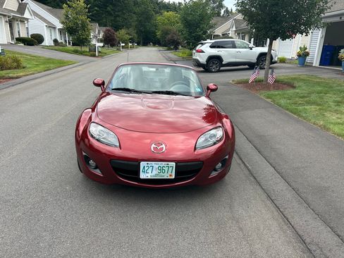 Used 2010 MAZDA MX-5 Miata Sport w/ Convenience Pkg RWD image 9