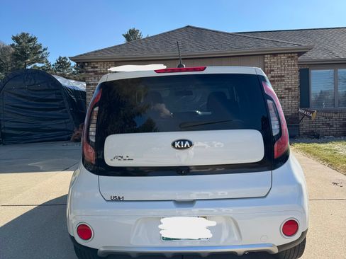 Used 2018 Kia Soul + FWD image 19