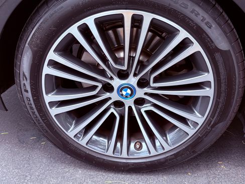 Used 2019 BMW 530e w/ Convenience Package RWD image 18