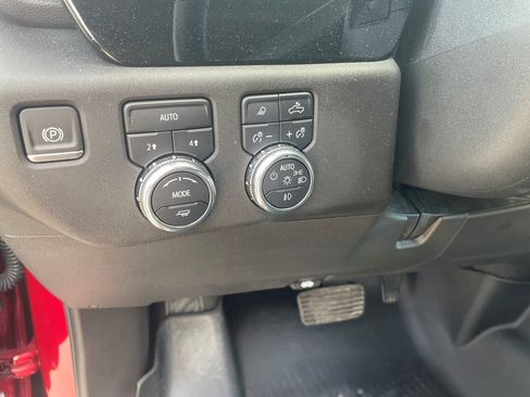 Used 2023 GMC Sierra 1500 SLT image 17