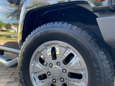 Used 2009 HUMMER H3T Luxury image 12