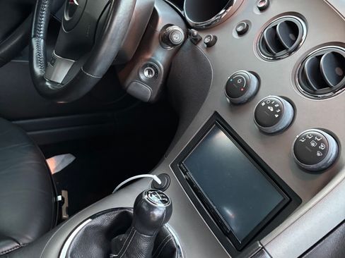 Used 2006 Pontiac Solstice Convertible 2D w/ Premium Package image 10