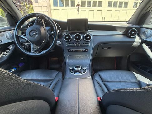 Used 2019 Mercedes-Benz GLC 300 4MATIC image 4